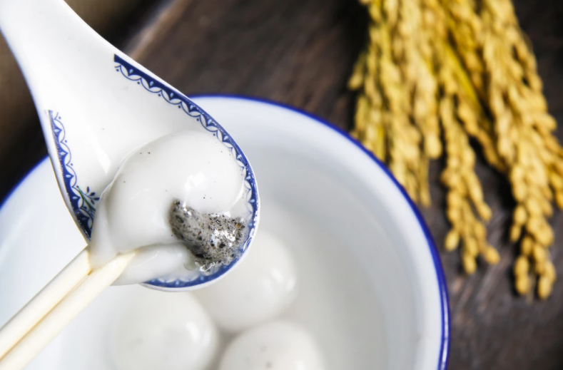 月從今夜圓，燈下祈萬福